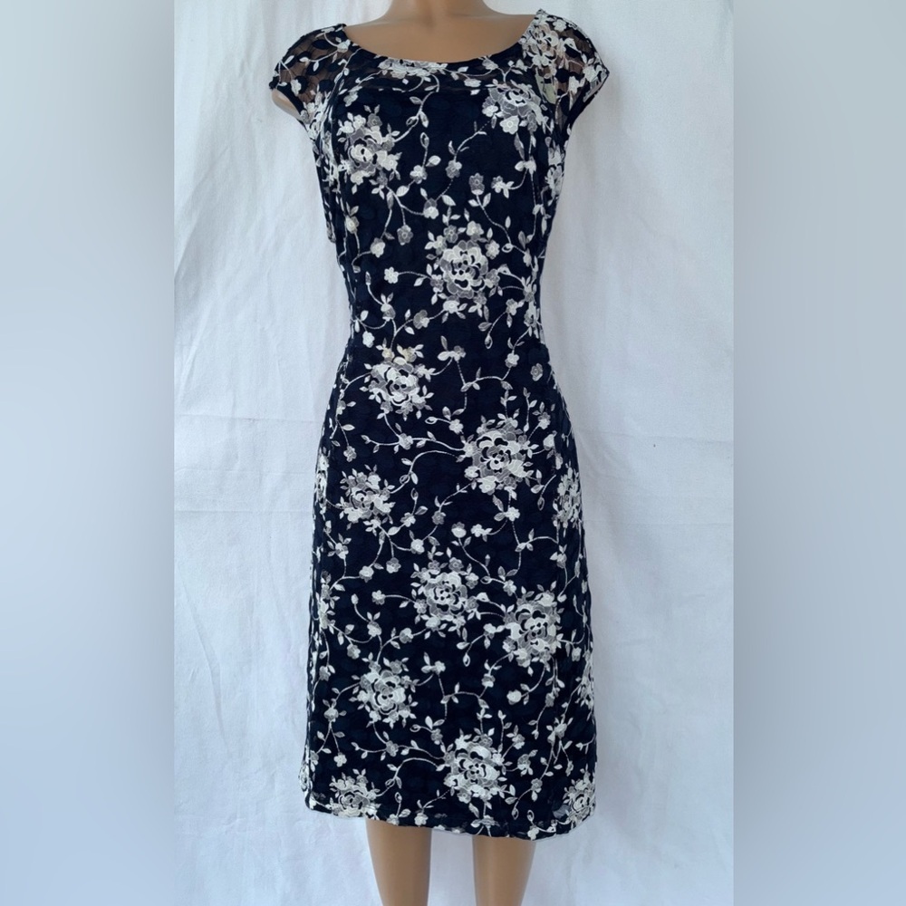 Chic Floral Strapless Dress in Black and White